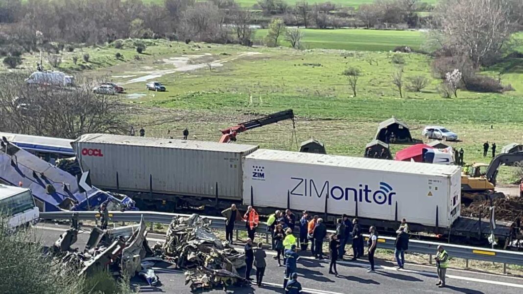 Τέμπη: Καταγγελία για το φορτίο που κουβαλούσε το εμπορικό τρένο – «Είχε παράνομα υλικά που προκάλεσαν μεγάλη έκρηξη»