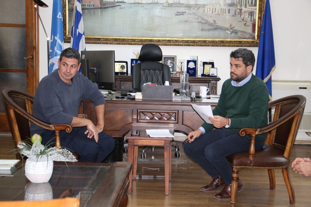 Συνάντηση Σημανδηράκη με το Σωματείο Εργαζομένων του ΕΚΑΒ στα Χανιά