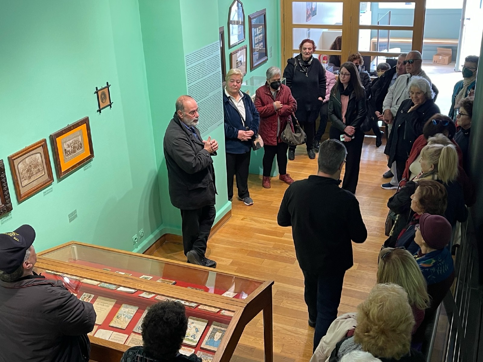 Ένα μοναδικό ταξίδι για τα ΚΑΠΗ του Δήμου Χανίων στην έκθεση «Ο τόπος του κάποτε – Ήρωες στα σκουπίδια»