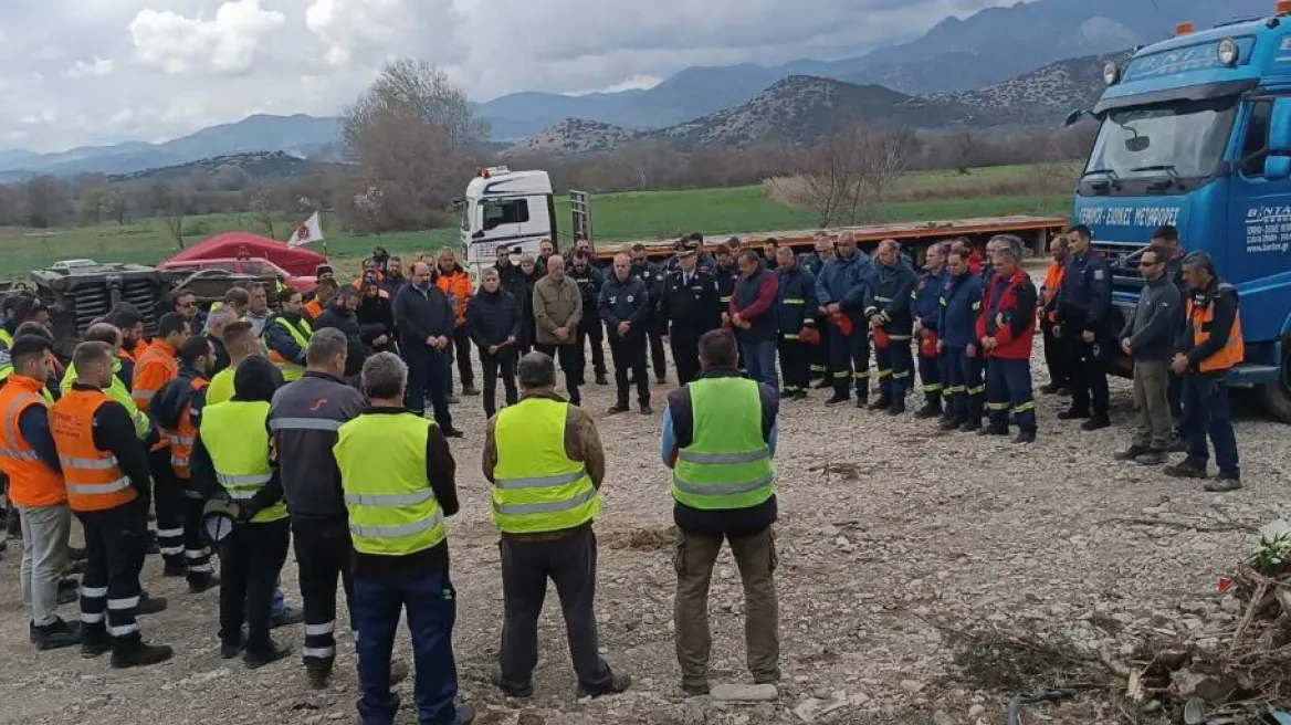 Σύγκρουση τρένων στη Λάρισα: Φόρος τιμής στους νεκρούς στα Τέμπη
