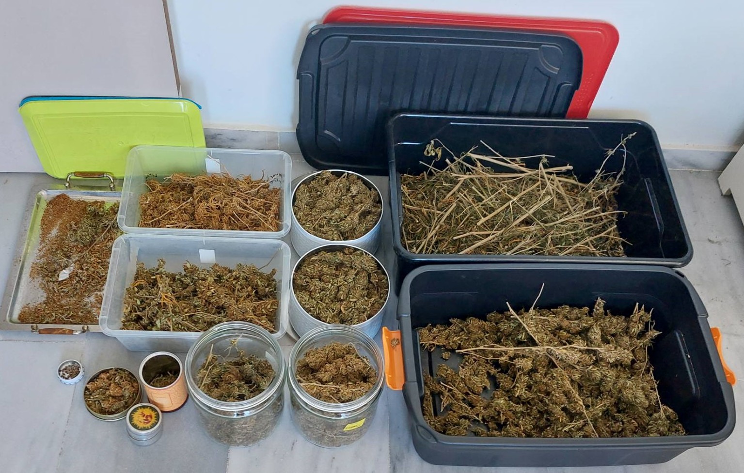 Κρήτη: Έκρυβε στο σπίτι του πάνω από ένα κιλό κάνναβης