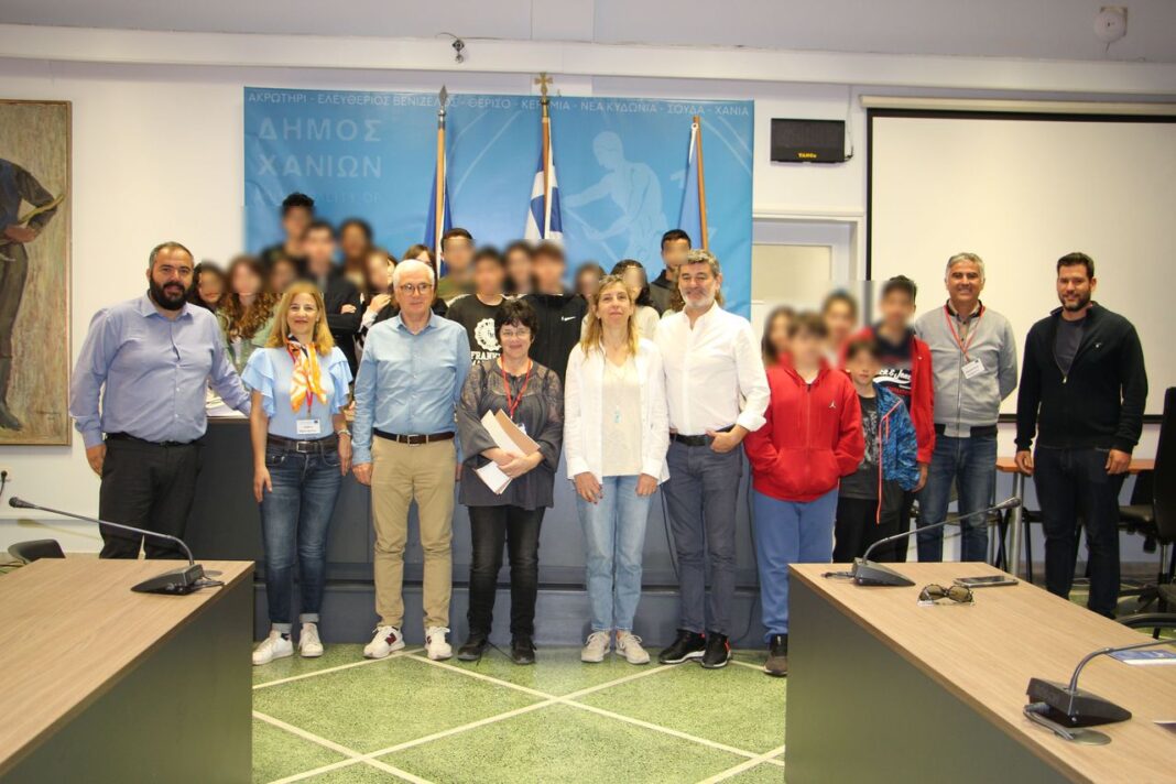Μαθητές και εκπαιδευτικοί από την Πορτογαλία στο Δημαρχείο Χανίων