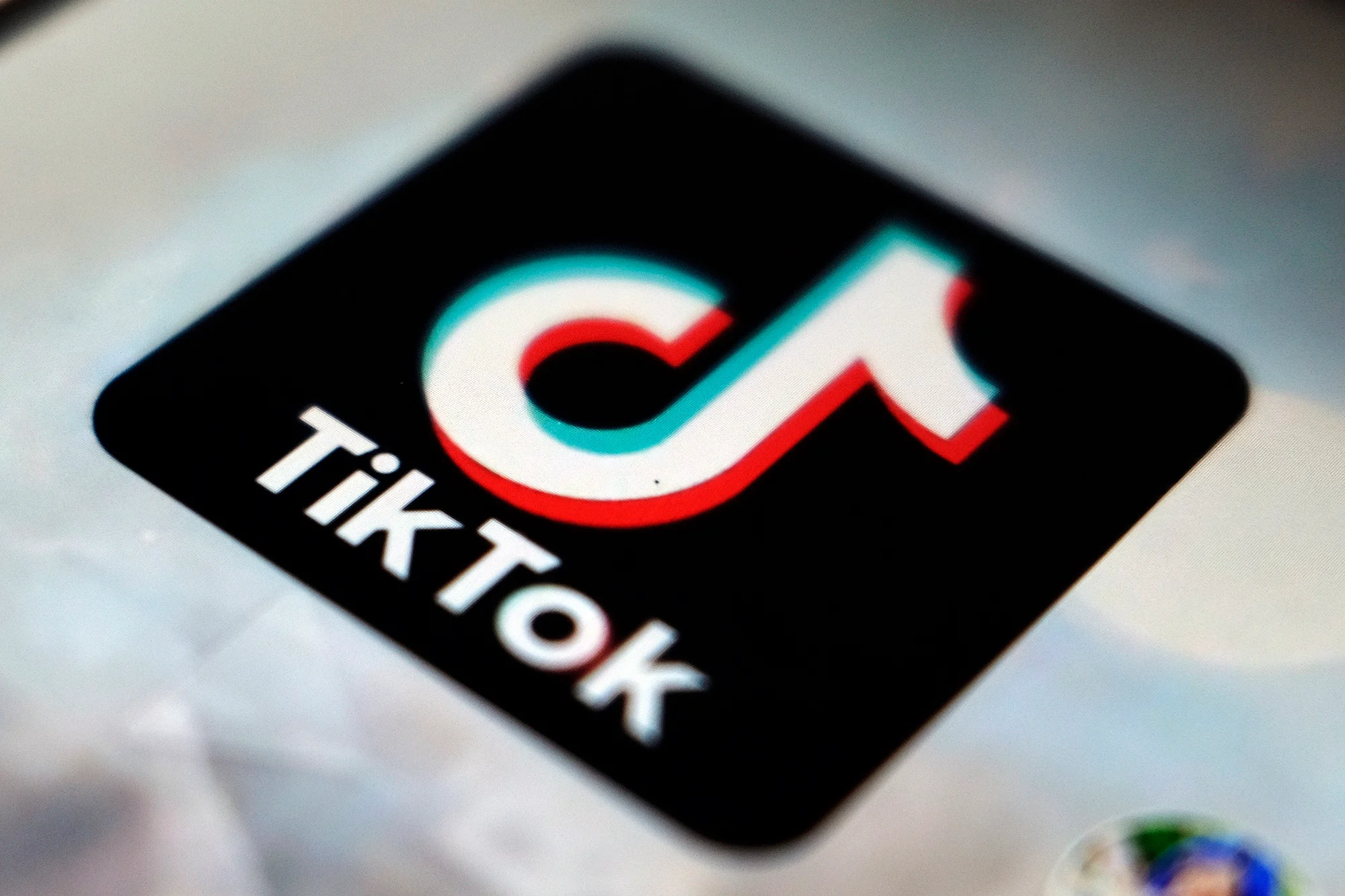 TikTok: Viral βίντεο Ελληνοαμερικανίδας σχεδιάστριας για το Πάσχα