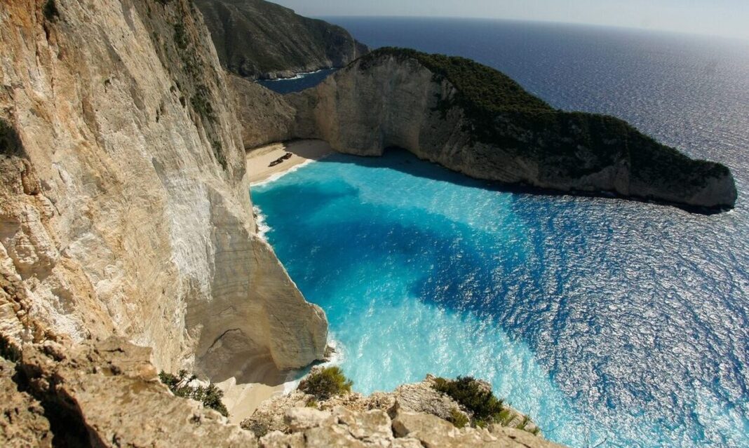 «Ναυάγιο» Ζακύνθου: Οι λόγοι που οδήγησαν στο «λουκέτο»