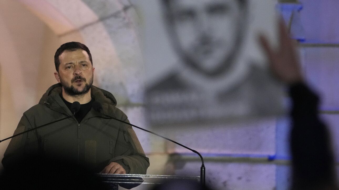 Ζελένσκι: Η ουκρανική σημαία να επιστρέψει στην Κριμαία