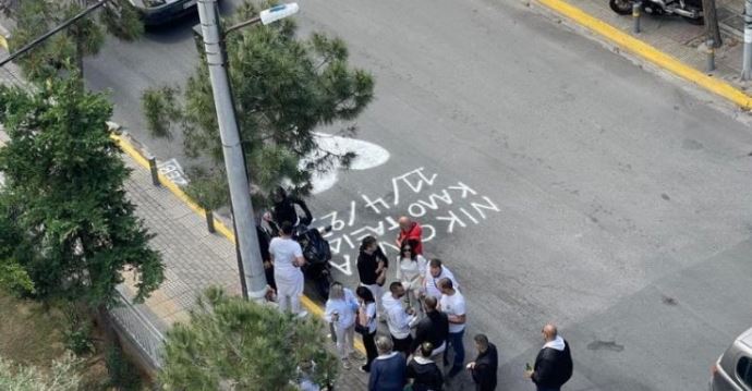 Με το αγαπημένο του τραγούδι στα ηχεία και ντυμένοι στα λευκά αποχαιρέτησαν τον 28χρονο που σκοτώθηκε σε τροχαίο