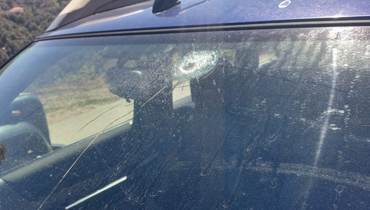 Κρήτη: Αδέσποτη σφαίρα καρφώθηκε σε αυτοκίνητο (εικόνες)