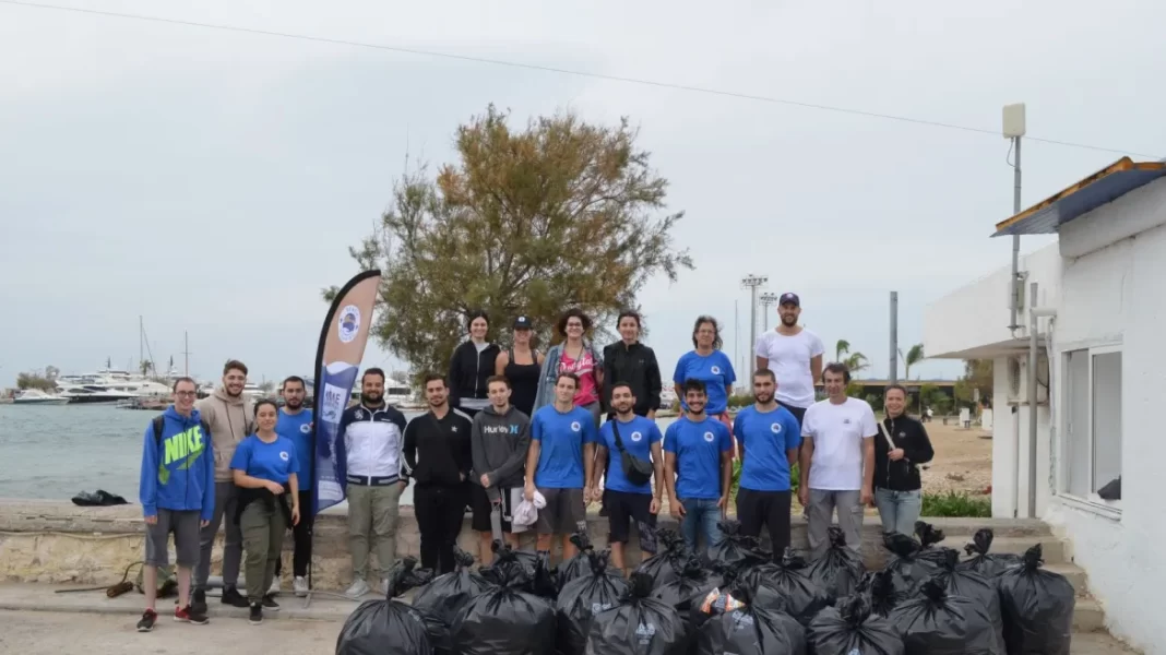 Beach Cleaning: Η ομάδα των εθελοντών-φοιτητών που έχουν συλλέξει 18.506 πλαστικά από τις παραλίες