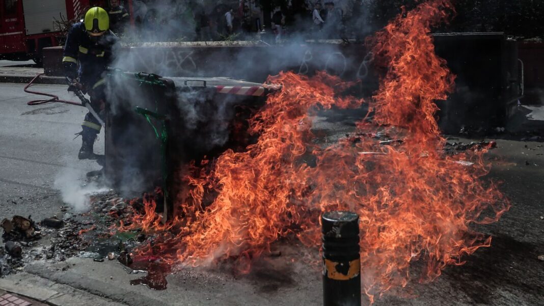 Μολότοφ, ένταση και επεισόδια έξω από την Πανεπιστημιούπολη