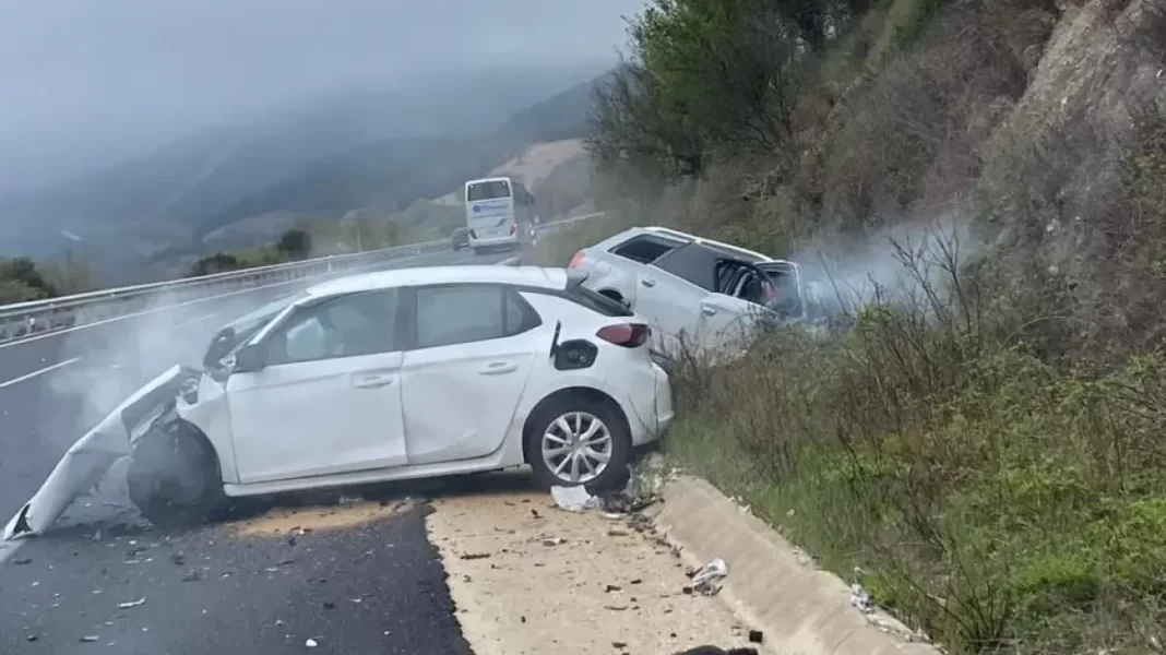 Σοκαριστικό τροχαίο: Τέσσερις νεκροί – ΙΧ με παράνομους μετανάστες μπήκε στο αντίθετο ρεύμα