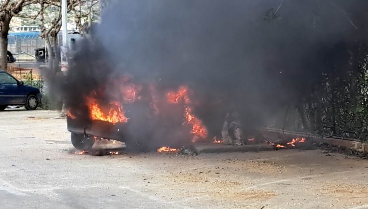 Στις φλόγες τυλίχθηκε αυτοκίνητο στην Κρήτη (εικόνες)