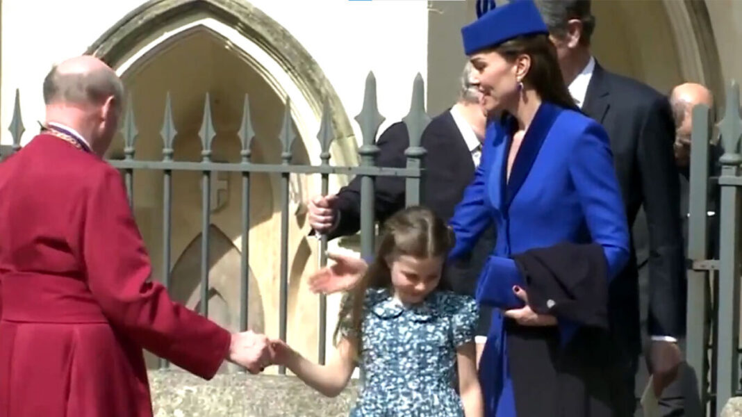 Κέιτ Μίντλεντον: Έσπασε το βασιλικό πρωτόκολλο - Με κόκκινα νύχια στη λειτουργία του Πάσχα