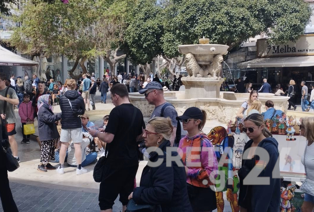 Πλημμύρισε ντόπιους και επισκέπτες το κέντρο του Ηρακλείου