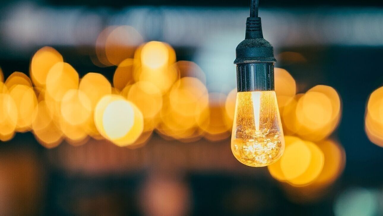 Ρεύμα: Με μικρές αυξομειώσεις οι τιμές του Μαΐου – Πώς θα βρείτε το φθηνότερο