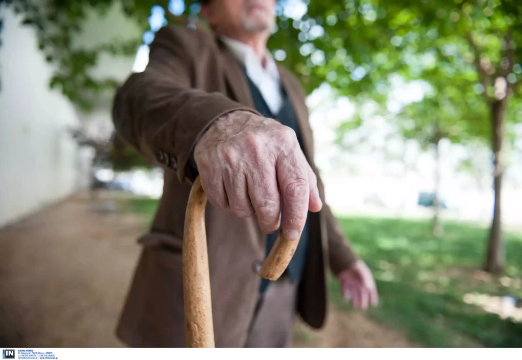 Χτύπησαν 91χρονο μέσα στο σπίτι του για να τον ληστέψουν