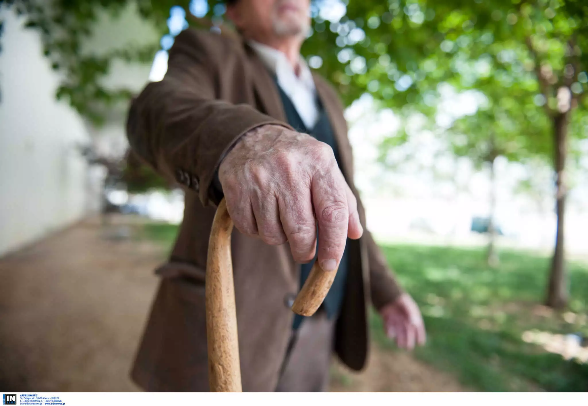 Χτύπησαν 91χρονο μέσα στο σπίτι του για να τον ληστέψουν