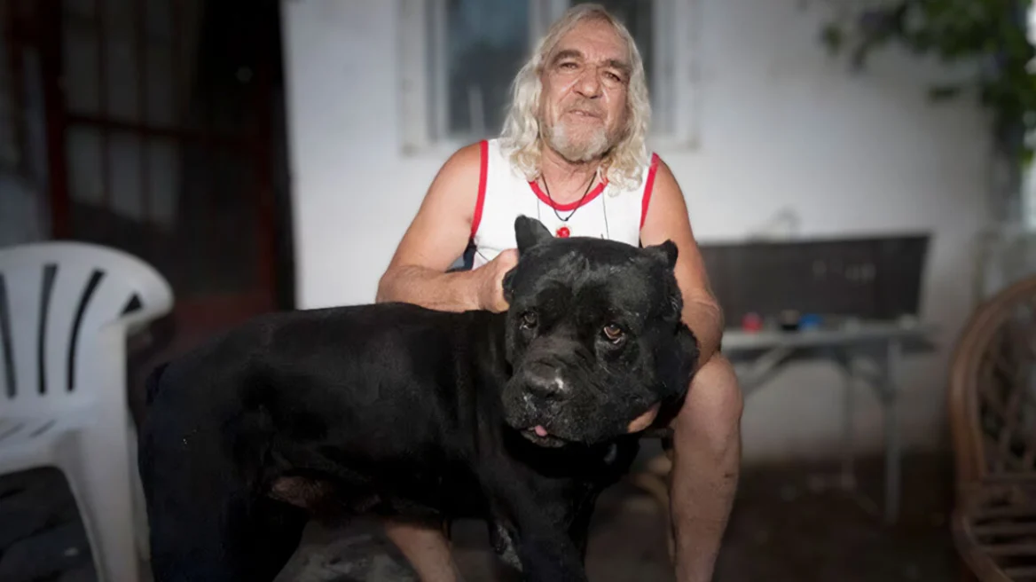 Κατ' οίκον περιορισμό ζητά ο «ξανθός μάγος» που προφυλακίστηκε για τον βιασμό της βαφτιστήρας του