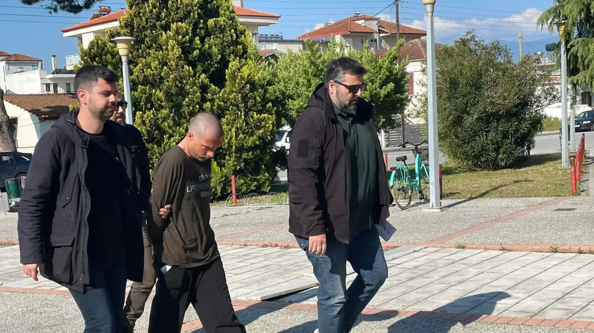 «Τη σκότωσα για να τη λυτρώσω, εκείνη μου το ζητούσε», λέει ο μητροκτόνος