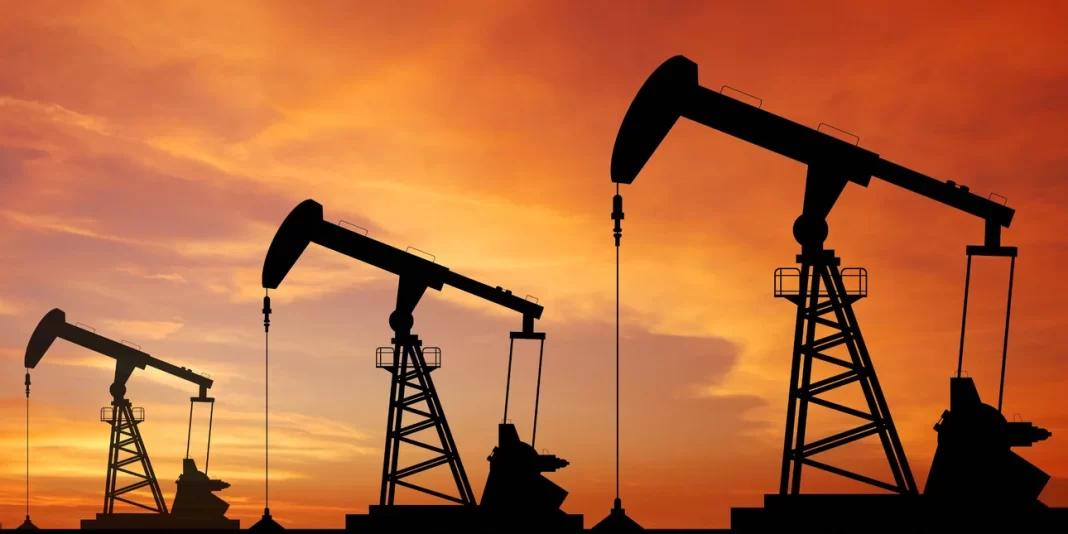 Ανατροπή από τον ΟΠΕΚ+ που ανακοίνωσε μείωση παραγωγής πετρελαίου: «Φωτιά» στη τιμή της βενζίνης