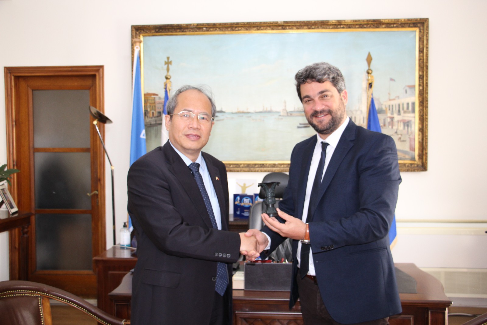 Στον Δήμαρχο Χανίων ο Πρέσβης της Λαϊκής Δημοκρατίας της Κίνας στην Ελλάδα