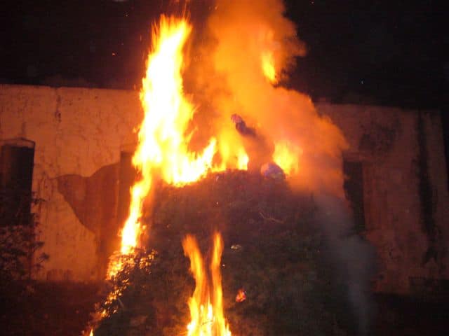 Ηράκλειο: Η νύχτα έγινε... μέρα από την «εκρηκτική» Ανάσταση (βίντεο)