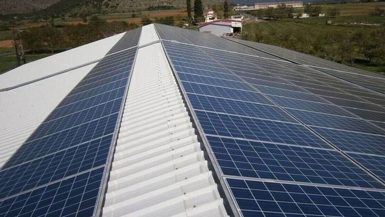 «Κύμα» επενδύσεων στα φωτοβολταϊκά από βιομηχανίες τροφίμων και σούπερ μάρκετ