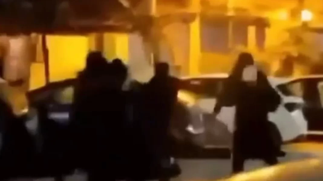 Βίντεο-ντοκουμέντο από την επίθεση κουκουλοφόρων με ρόπαλα σε οπαδούς