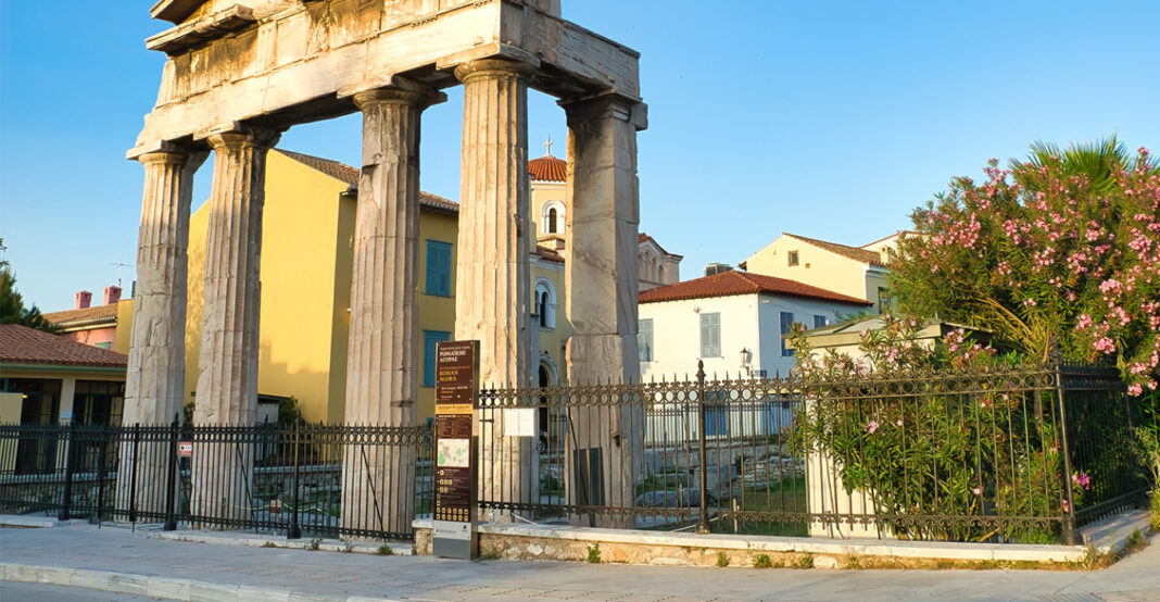 Επίθεση στην Ακρόπολη: «Το παιδί περπατούσε μόνο του και ξαφνικά τον μαχαίρωσε κάποιος», λέει συγγενής του 18χρονου