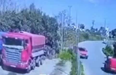 Κρήτη: Νέο αποκαλυπτικό βίντεο από το τροχαίο με τον διανομέα – Τα δευτερόλεπτα της σύγκρουσης