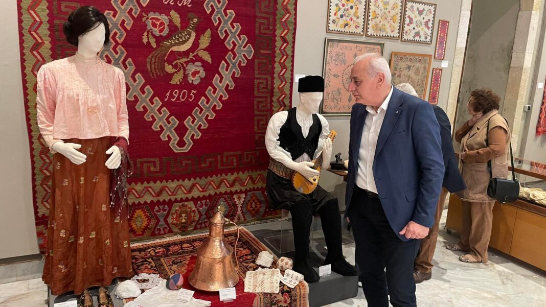 Την έκθεση «1923-2023: Ένας Αιώνας μια Κοινωνία» επισκέφθηκε ο Παύλος Μπαριτάκης