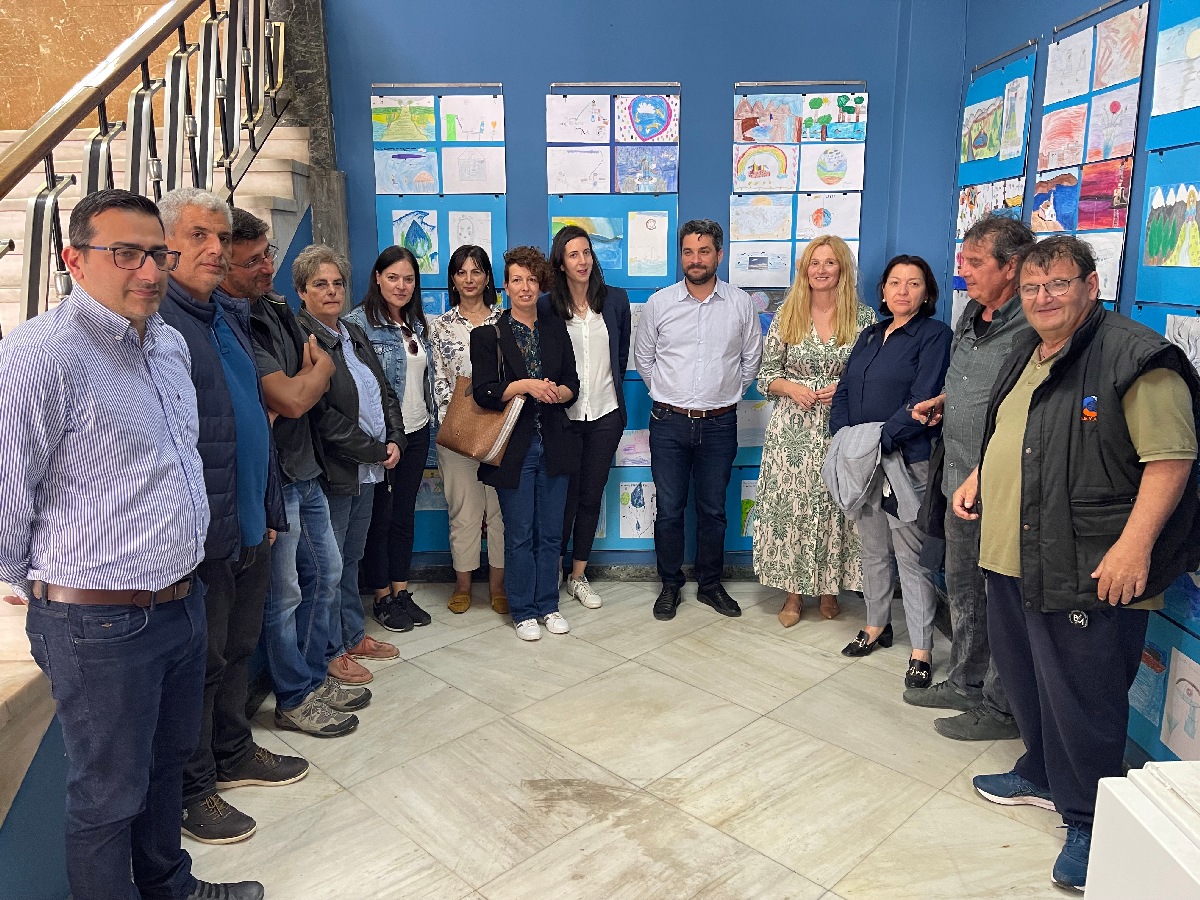 Εγκαινιάστηκε η έκθεση ζωγραφικής «ΝΕΑΡΟΝ ΥΔΩΡ» στο Δημαρχείο Χανίων