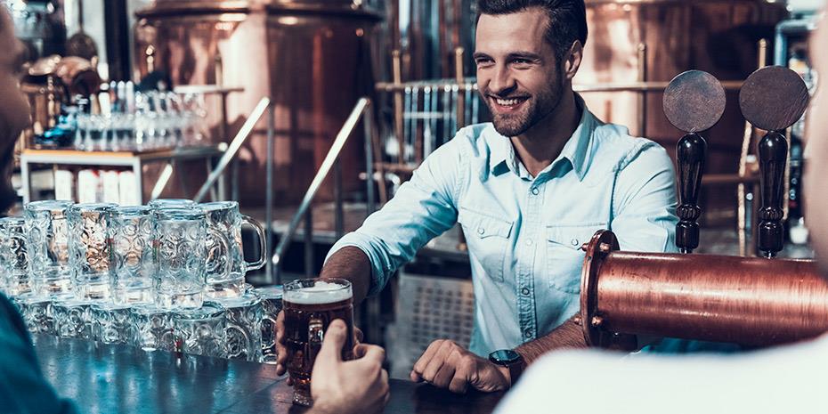 Τουριστική έκρηξη προεξοφλούν οι προσλήψεις σε ξενοδοχεία – εστίαση