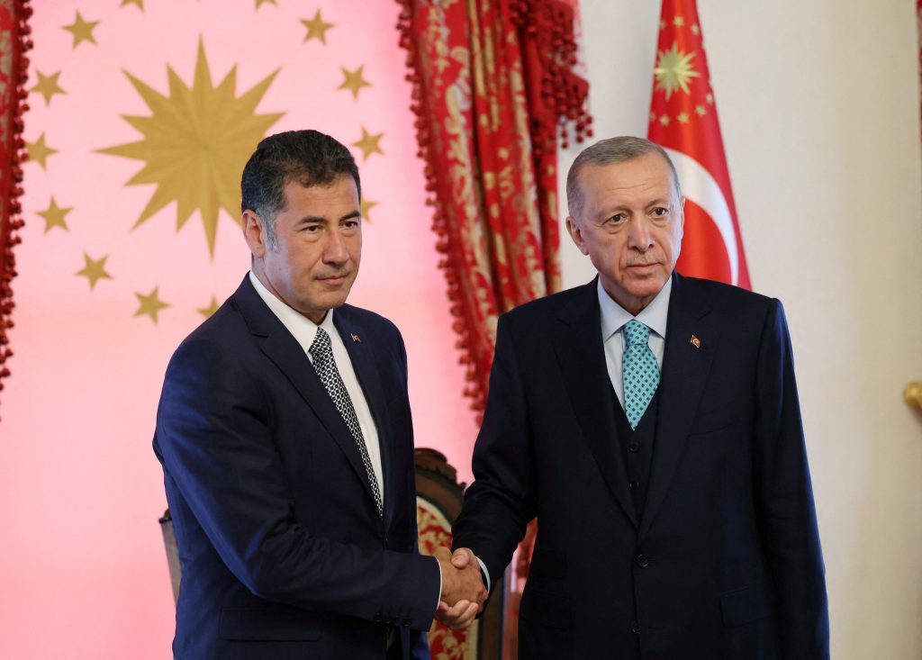 Εκλογές Τουρκία: «Ο Ογάν στήριξε τον Ερντογάν γιατί του έταξε κυβερνητική θέση» – Βγήκαν τα «μαχαίρια» στη συμμαχία ΑΤΑ
