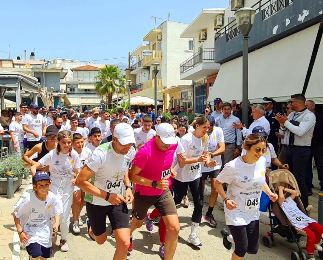 Έτρεξαν όλοι για τον Γιώργο – «Πλημμύρισαν» οι δρόμοι στο Τυμπάκι για τον αστυνομικό που έχασε το πόδι του