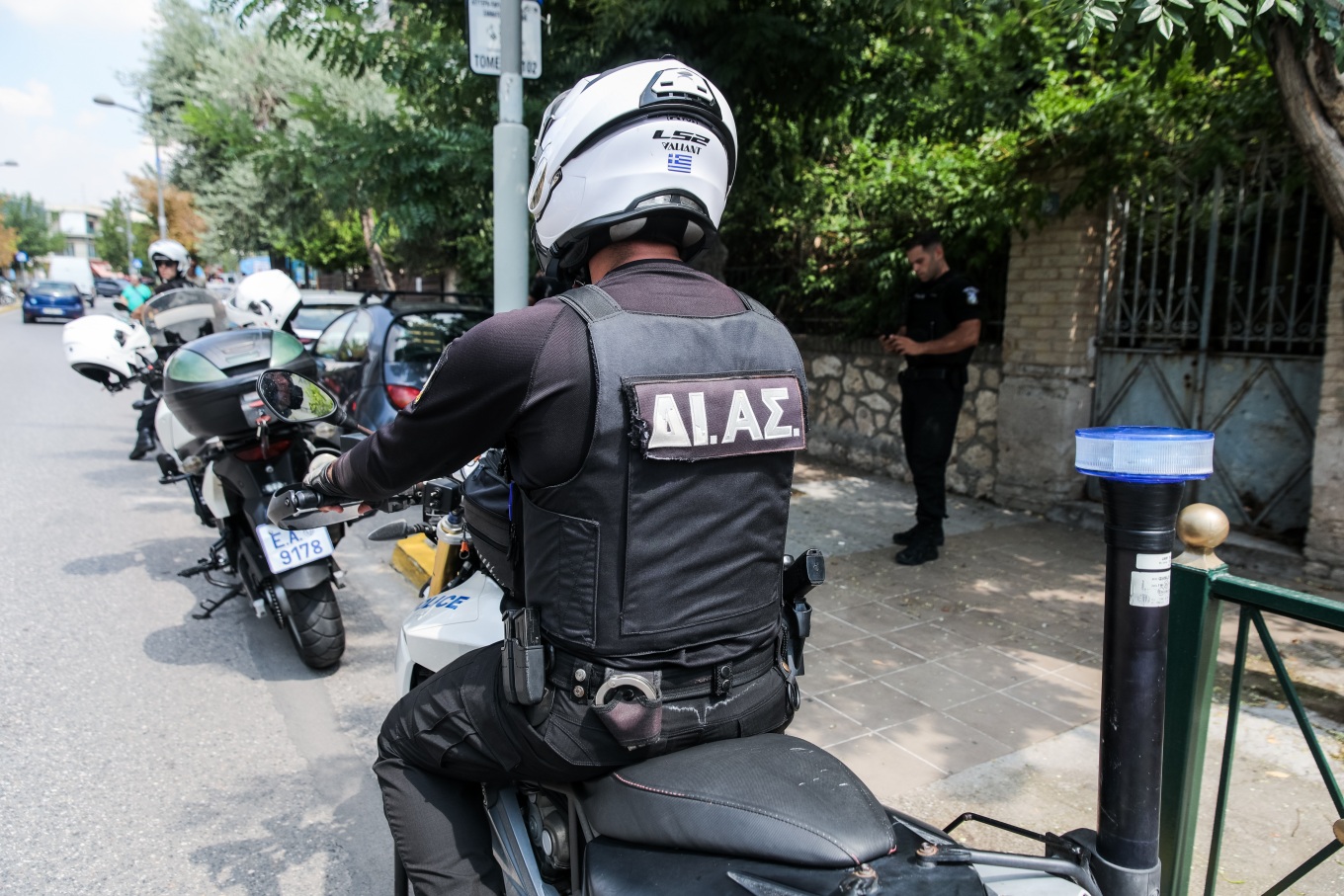 Πάνω από 400 συλλήψεις από την Παρασκευή σε ελέγχους της ΕΛ.ΑΣ