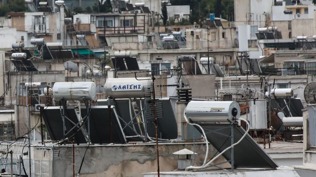 Φωτοβολταϊκά και θερμοσίφωνες: Πώς θα πάρετε επιδότηση για να πληρώνετε λιγότερα