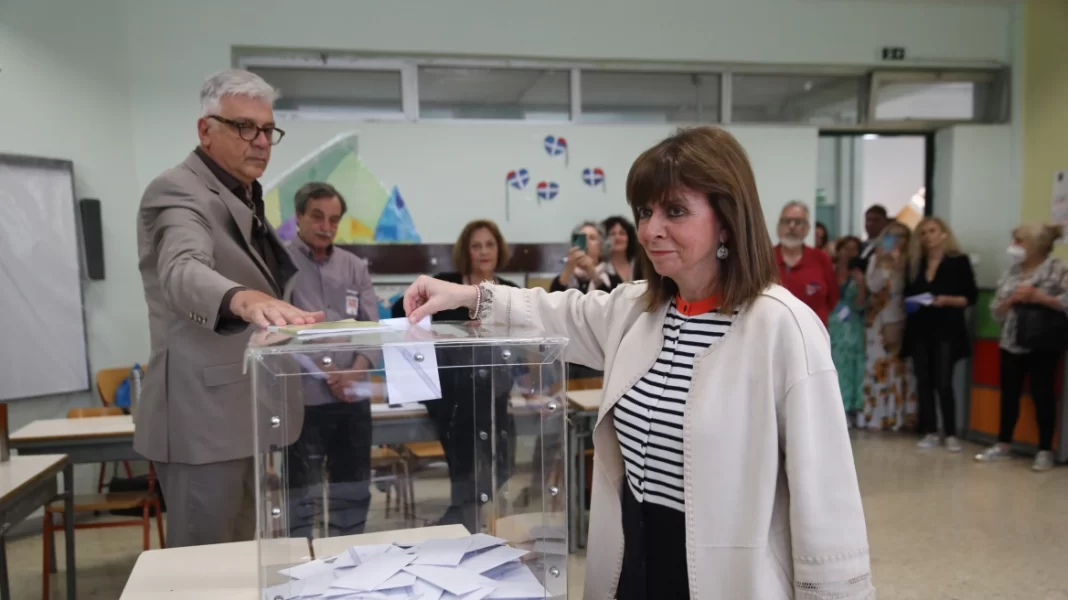 Ψήφισε η Κατερίνα Σακελλαροπούλου – «Η συμμετοχή η καλύτερη επιβεβαίωση για τη Δημοκρατία»