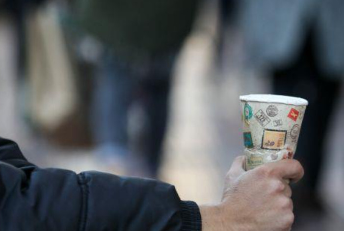 Χειροπέδες σε 48χρονο: Εξανάγκαζε στην επαιτεία τα ανήλικα εγγόνια του