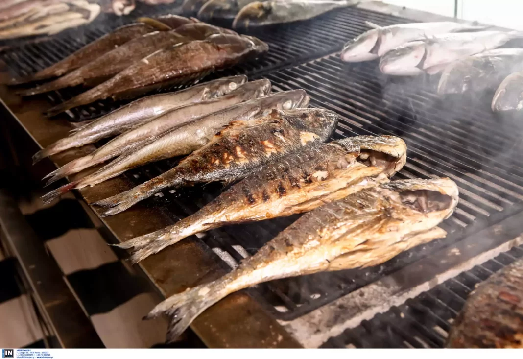 Σάλος για τα ψάρια που τα τηγάνιζαν ζωντανά σε καυτό λάδι – «Είναι βασανισμός»