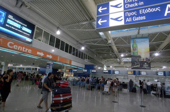 Συνελήφθη 55χρονη στο αεροδρόμιο» – Εκκρεμούσε εις βάρος της ένταλμα σύλληψης για ληστεία