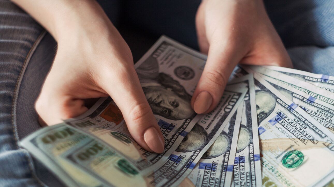 Έως 50 ευρώ η αύξηση της οικογενειακής παροχής στους δημοσίους υπαλλήλους