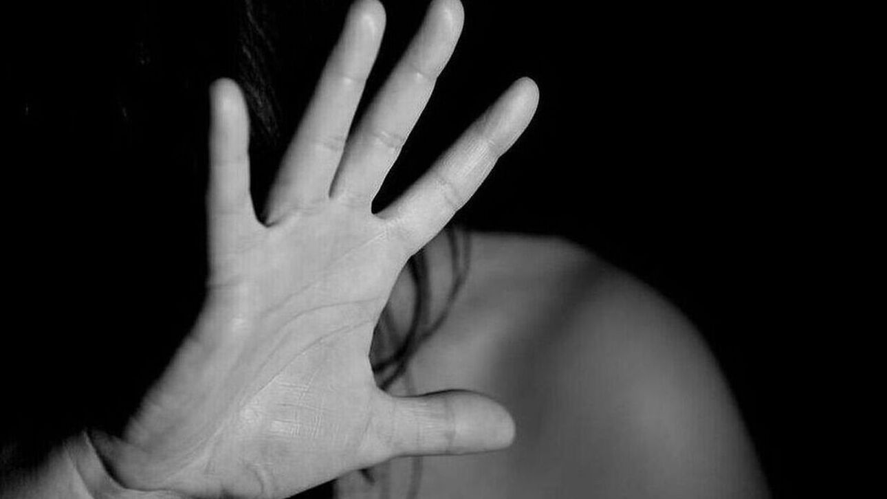Συνελήφθη 30χρονος – Νεαρή κατήγγειλε ότι της σήκωσε τη φούστα και έβγαλε φωτογραφία
