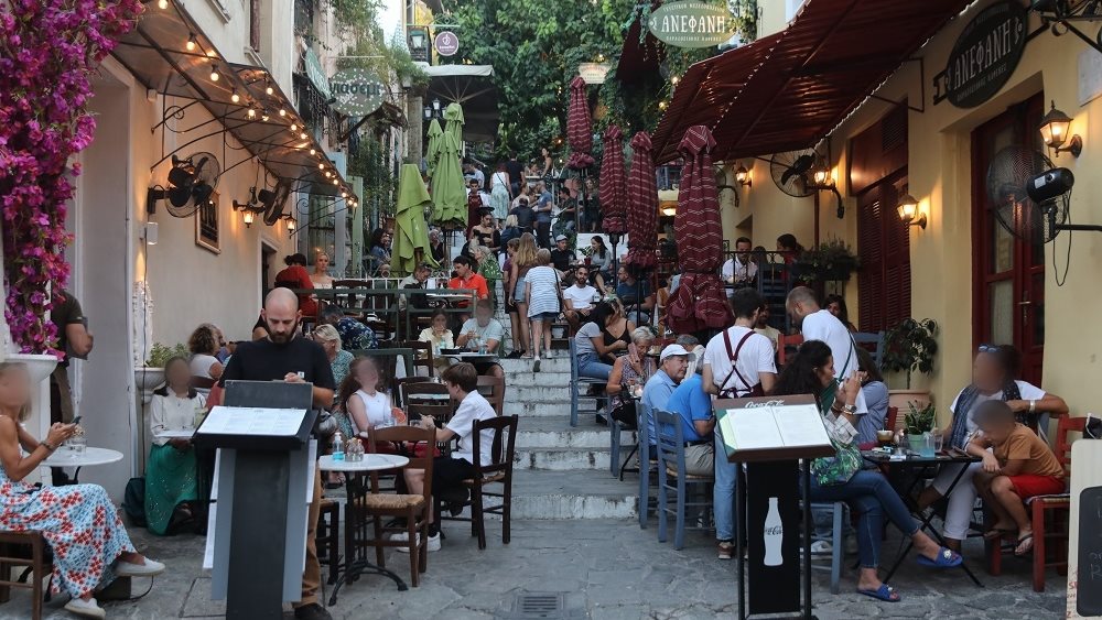 Σε επισκέπτες με μεγαλύτερο πορτοφόλι ποντάρει φέτος η τουριστική αγορά