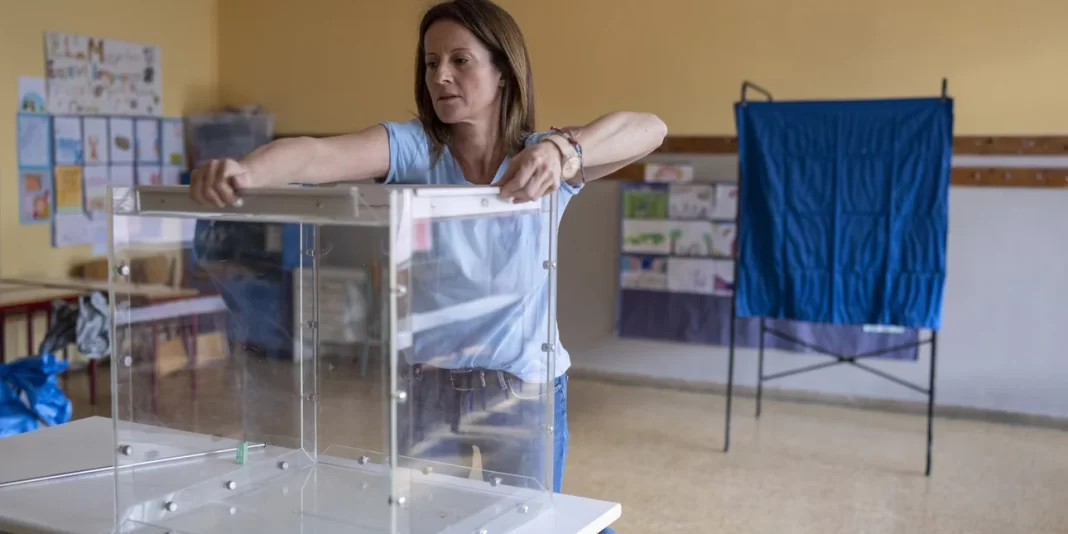 Μικροπροβλήματα σε εκλογικό τμήμα της Πάτρας, δεν εμφανίστηκαν τα μέλη της εφορευτικής επιτροπής