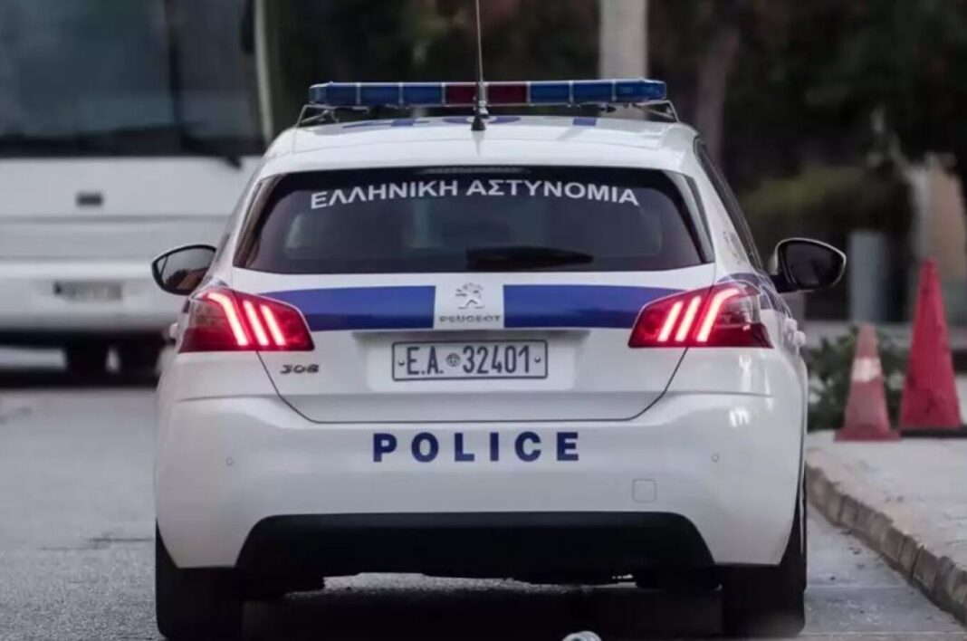 Χειροπέδες σε νεαρούς για απόπειρα ληστείας σε βάρος πεζού