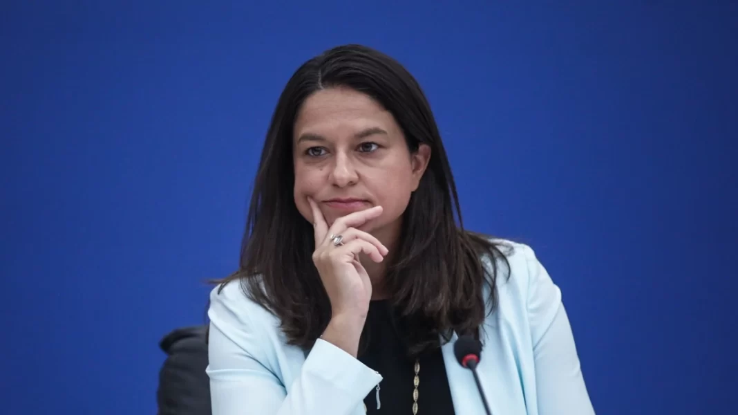 Επικοινώνησε με τους γονείς της 15χρονης που «έσβησε» σε σχολική εκδρομή η Νίκη Κεραμέως