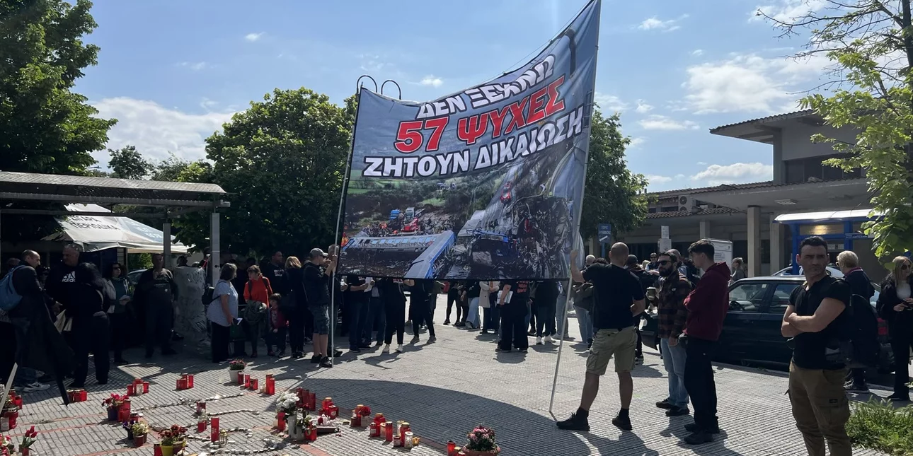 Ένταση σε πορεία για τα Τέμπη: Συγγενείς θυμάτων διαπληκτίστηκαν με εργαζόμενους στο σταθμαρχείο