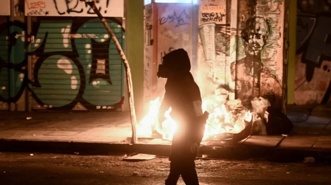 Επεισόδια τη νύχτα – Βόμβες μολότοφ και μία προσαγωγή