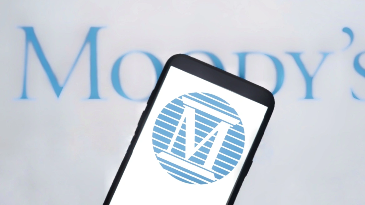 Moody’s: Η Ελλάδα αναμένεται ότι θα σημειώσει μία από τις μεγαλύτερες μειώσεις χρέους παγκοσμίως