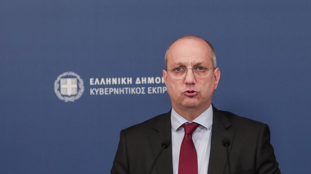 Οικονόμου: Η κυβέρνηση στηρίζει όλη την κοινωνία στη μάχη της ακρίβειας